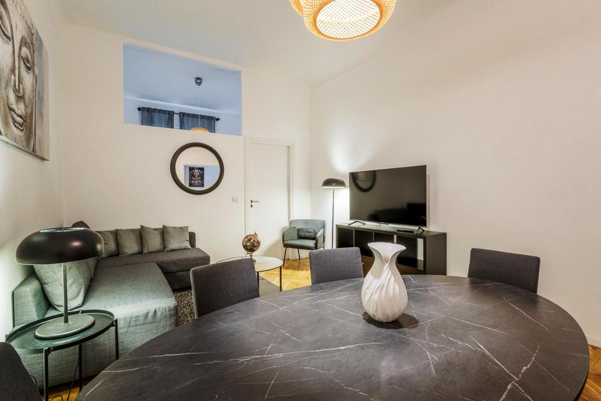 Luxury 4 Bedrooms Apartments Close To Duomo ميلان المظهر الخارجي الصورة