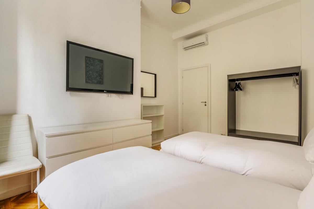 Luxury 4 Bedrooms Apartments Close To Duomo ميلان المظهر الخارجي الصورة