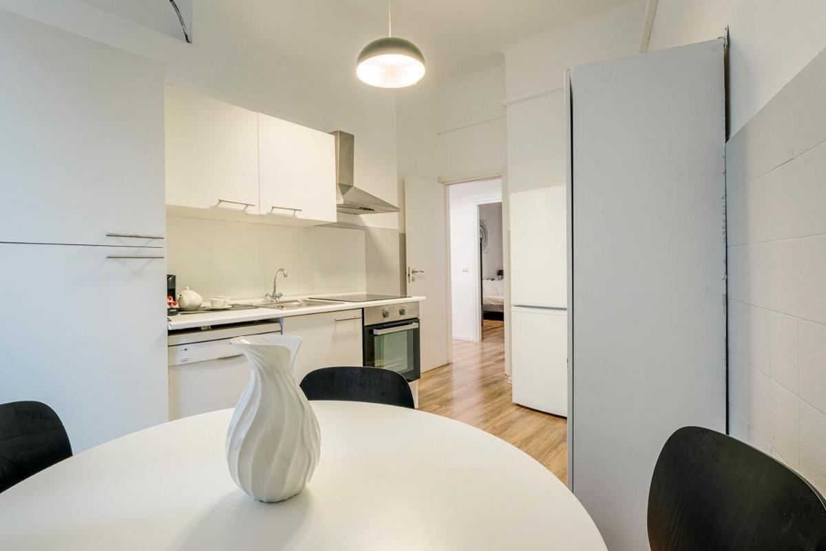 Luxury 4 Bedrooms Apartments Close To Duomo ميلان المظهر الخارجي الصورة