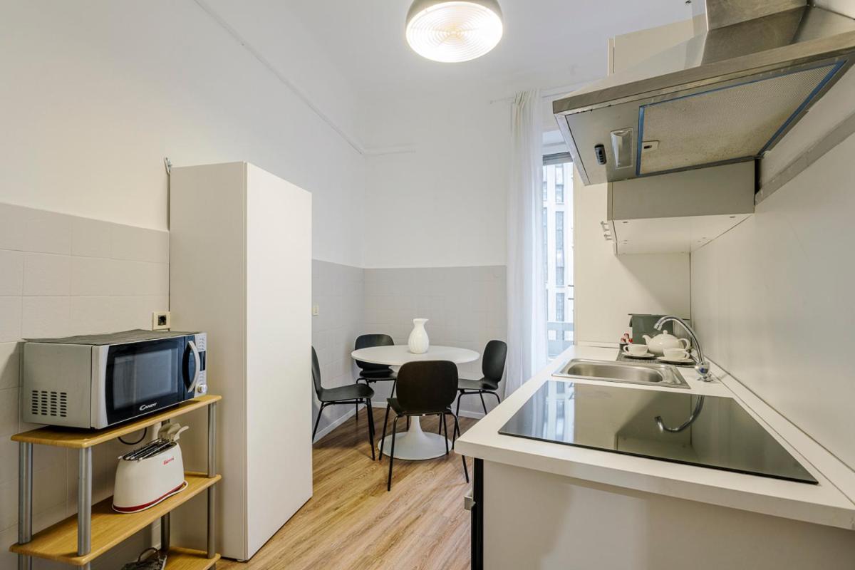 Luxury 4 Bedrooms Apartments Close To Duomo ميلان المظهر الخارجي الصورة